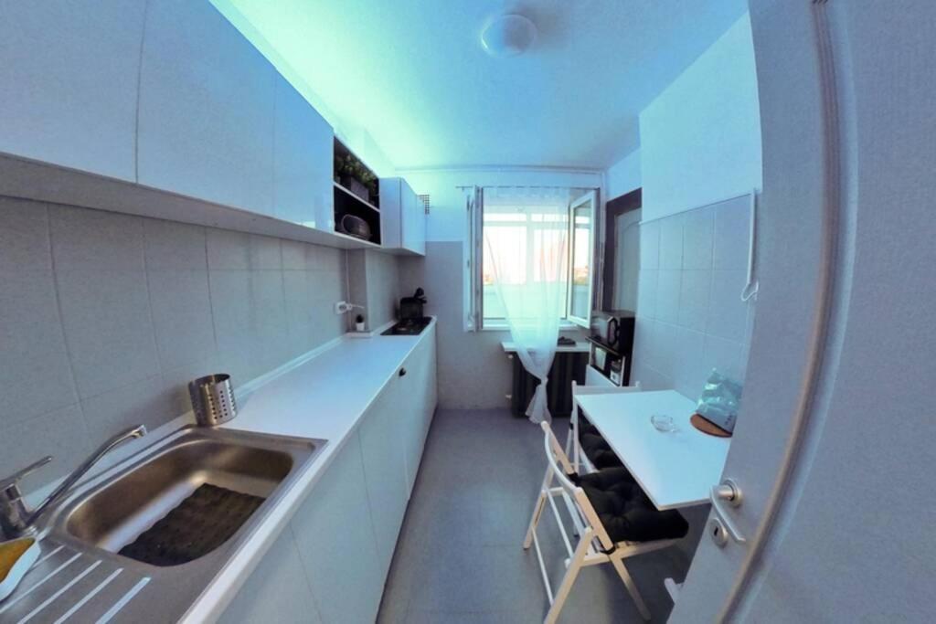 Modern 1 Bedroom Apartment In Bucharest Center! ภายนอก รูปภาพ