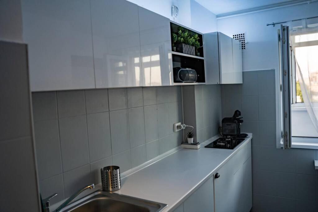 Modern 1 Bedroom Apartment In Bucharest Center! ภายนอก รูปภาพ